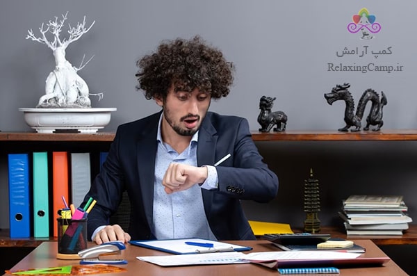ناتوان بودن در مدیریت زمان و واقع بین نبودن